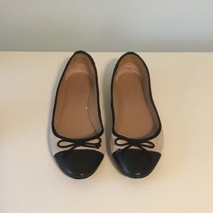Ballet flats with capped toe design